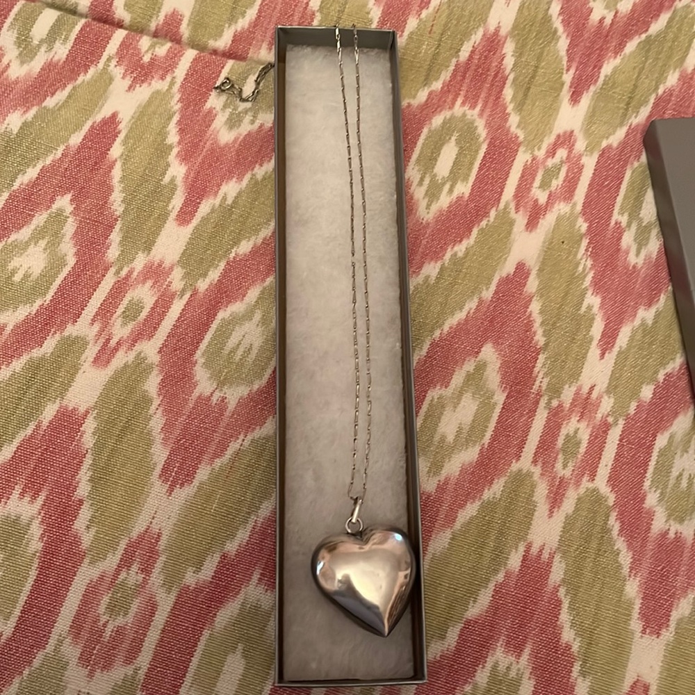 REAL Silver heart long necklace, amazing condition! Beautiful Vintage Piece!!